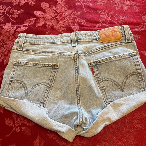 Levi’s 519 Cut Off Denim Shorts - Picture 2 of 6